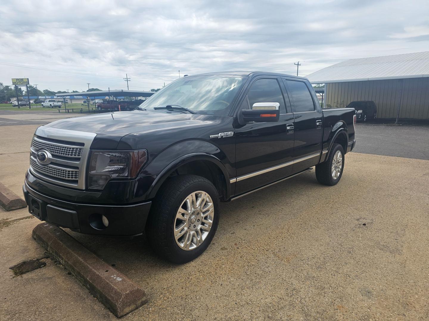 2009 BLACK Ford F-150 FX4 SuperCrew 5.5-ft. Bed 4WD (1FTPW14V39F) with an 5.4L V8 SOHC 24V FFV engine, 4-Speed Automatic transmission, located at 533 S Seven Points BLVD, Seven Points, TX, 75143, (430) 255-4030, 32.313999, -96.209351 - Photo#0